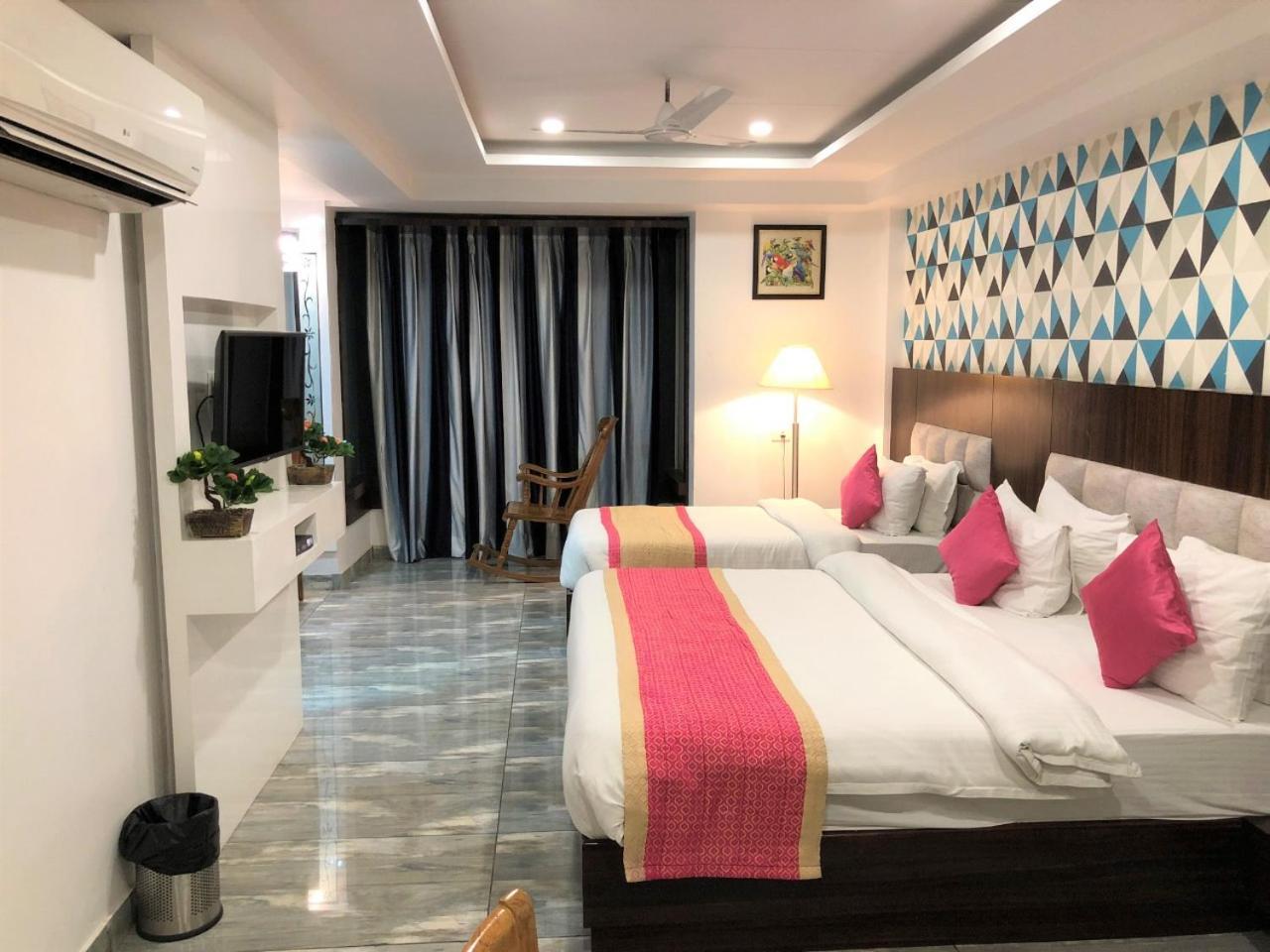 Hotel Sgt Plaza Bénarès Extérieur photo