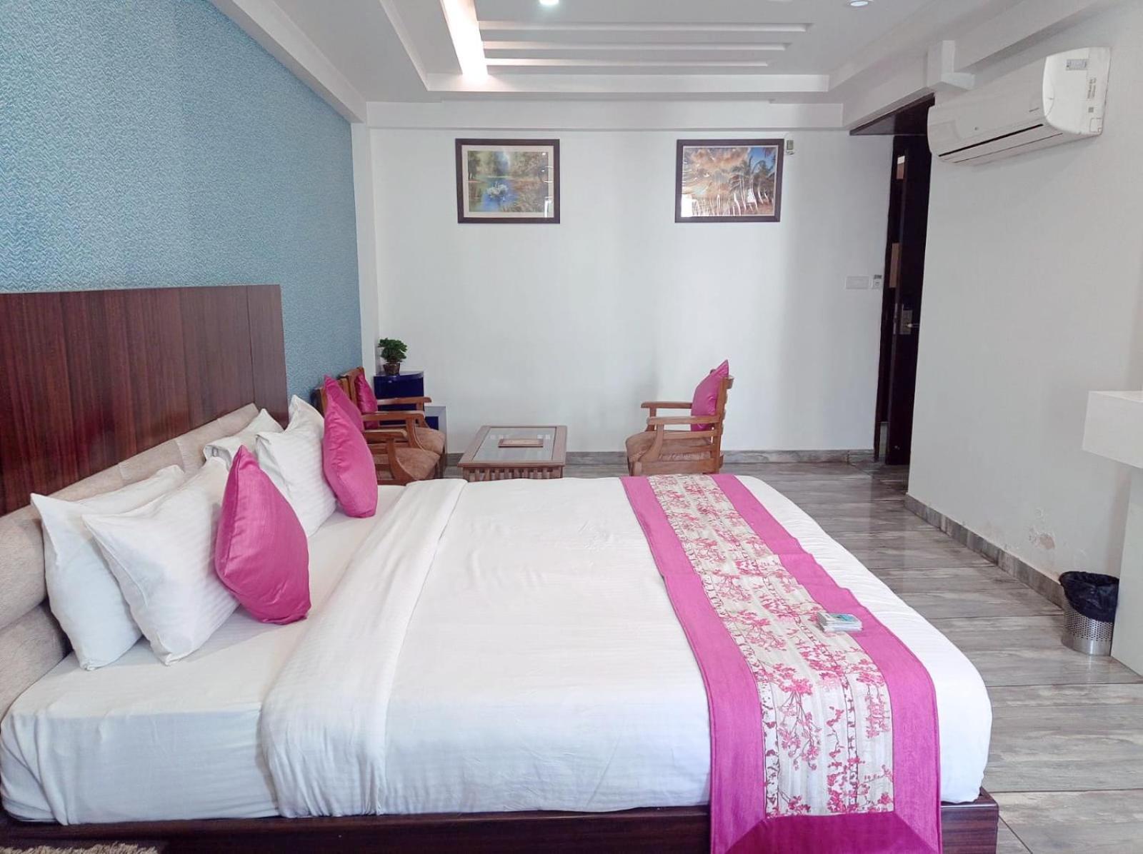 Hotel Sgt Plaza Bénarès Extérieur photo