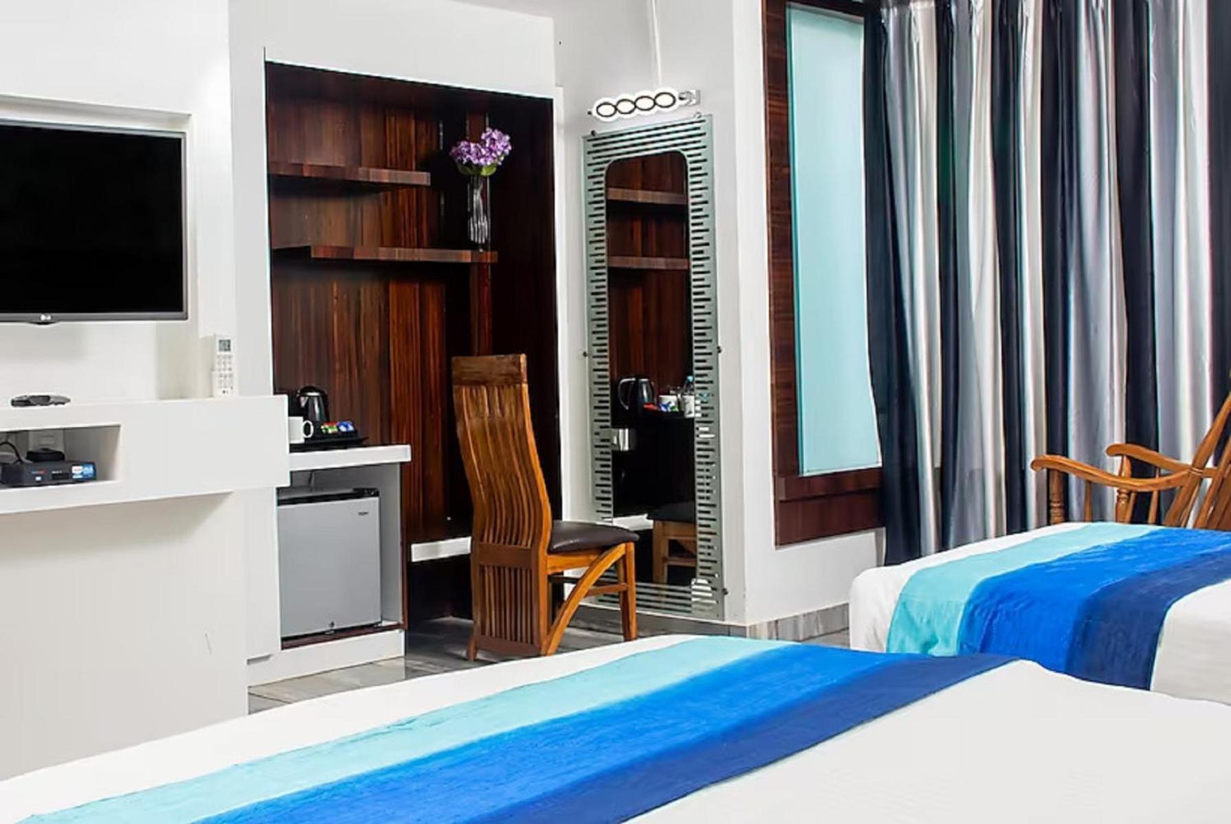 Hotel Sgt Plaza Bénarès Extérieur photo