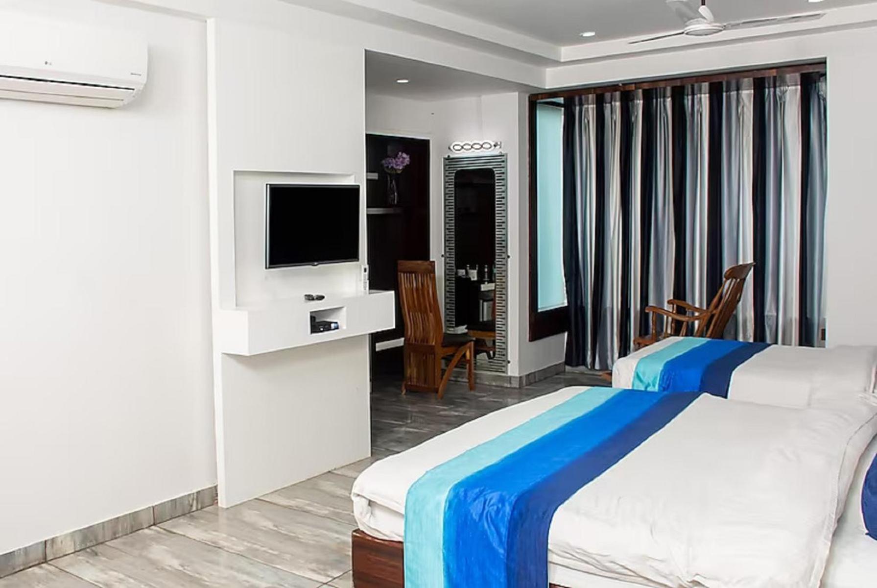 Hotel Sgt Plaza Bénarès Extérieur photo