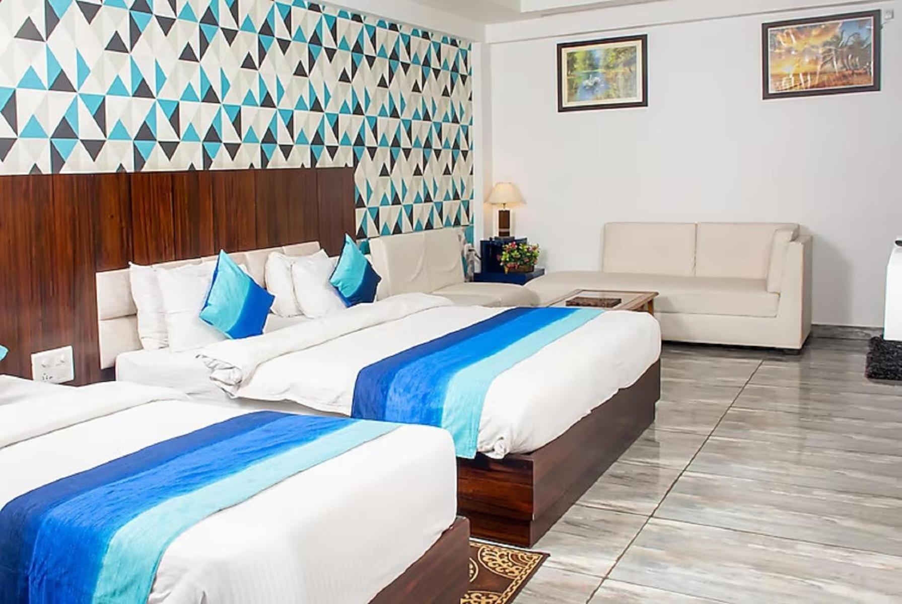 Hotel Sgt Plaza Bénarès Extérieur photo