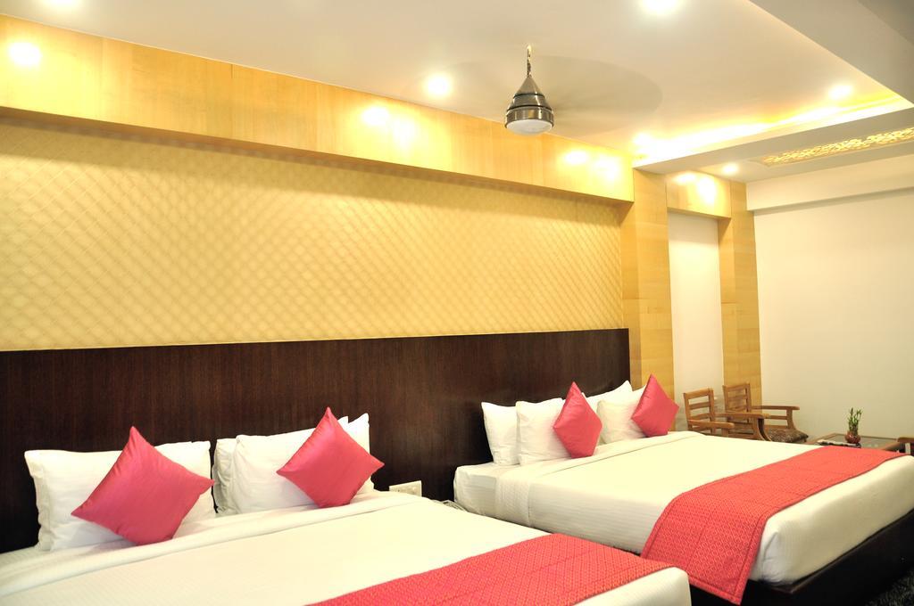 Hotel Sgt Plaza Bénarès Extérieur photo