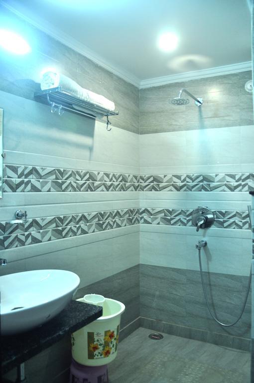 Hotel Sgt Plaza Bénarès Extérieur photo