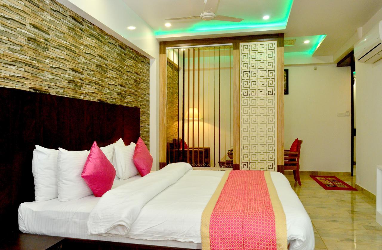 Hotel Sgt Plaza Bénarès Extérieur photo